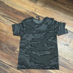 LULULEMON Men's Camouflage T-Shirt. NY